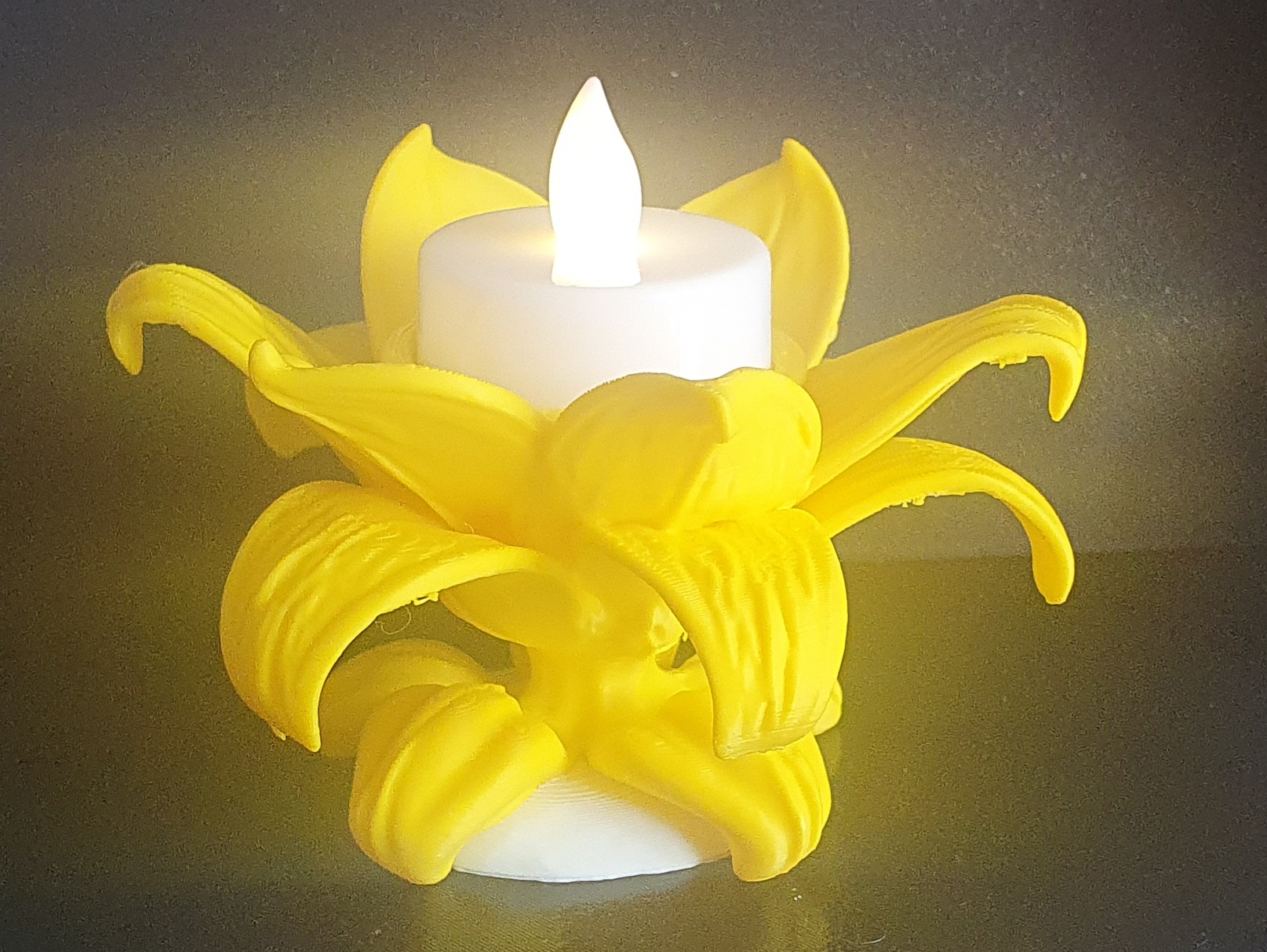Lily Tea Light Holder - Image 4